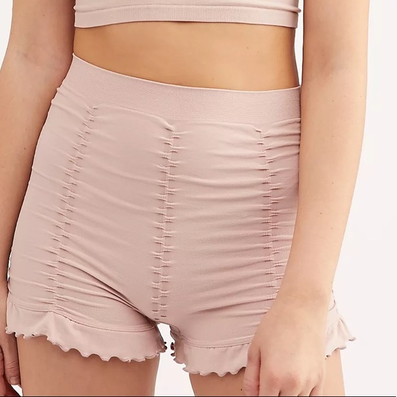 🌺free people Ruched seamless pliseah short - Picture 16 of 17